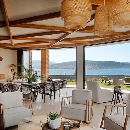 Sunset Villa *
