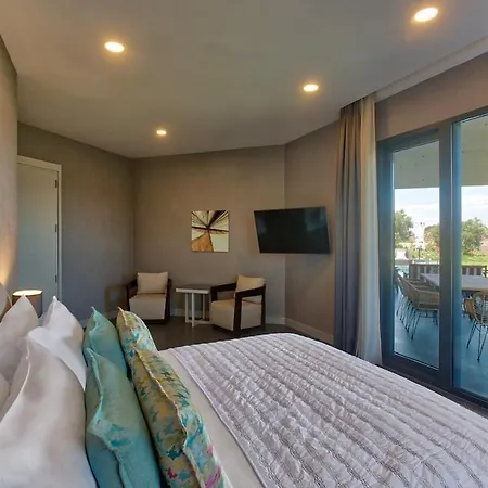 Sunset Villa *